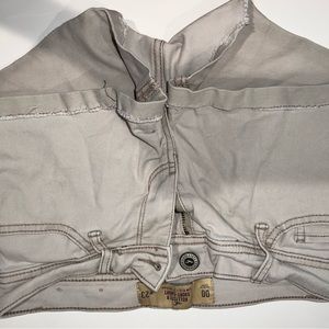 khaki Hollister shorts 00